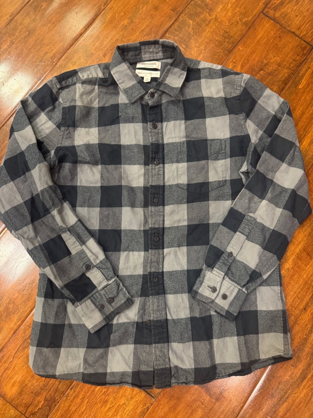 Goodthreads Men'sM Black and Gray Plaid Flannel Button-Down Shirt
